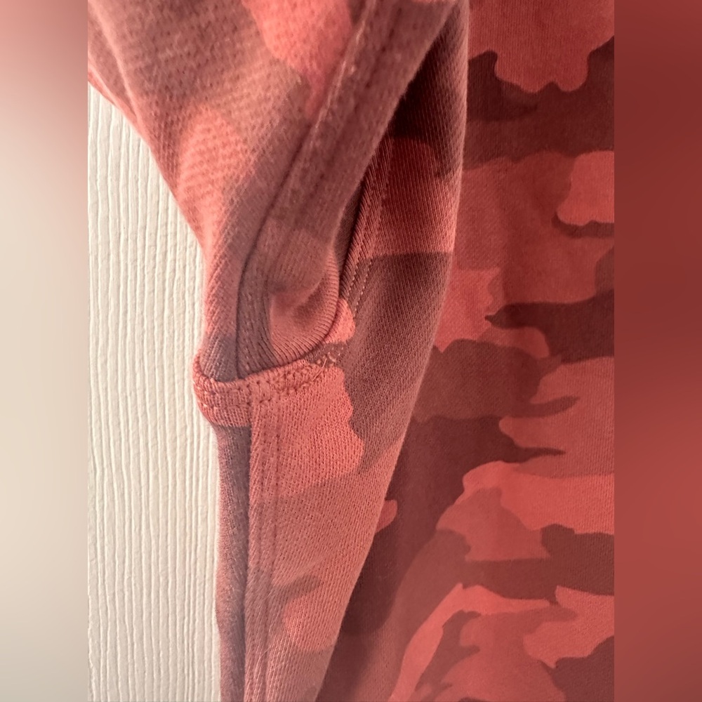 Lululemon Perfectly Oversized Crew- EUC- Heritage 365 Camo Brier Rose - Picture 8 of 8